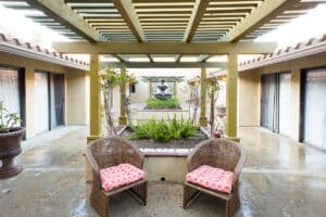 the courtyard and seating at Poway Healthcare