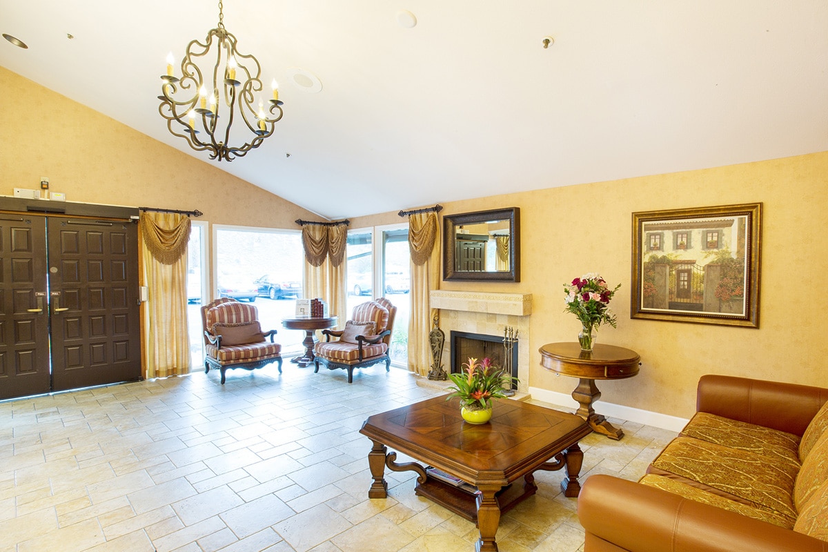 The main lobby and sitting room at Poway Healthcare